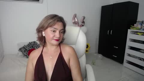 Snapshot of ana_hotmilf chatting on 01.20.25  Ana  online show from 01.20.25