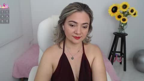 Snapshot of ana_hotmilf chatting on 09.18.25  Ana  online show from 09.18.25