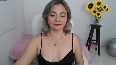 Snapshot of ana_hotmilf chatting on 09.20.25  Ana  online show from 09.20.25