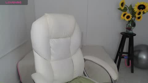 Snapshot of ana_hotmilf chatting on 10.11.25  Ana  online show from 10.11.25