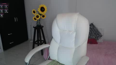 Snapshot of ana_hotmilfx chatting on 02.19.25 ANA online show from 02.19.25