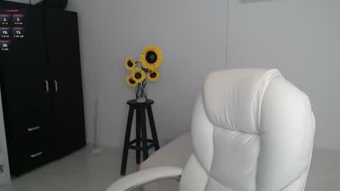 Snapshot of ana_hotmilfx chatting on 03.05.25 ANA online show from 03.05.25