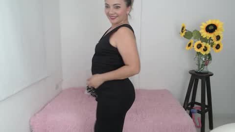 Snapshot of ana_hotmilfx chatting on 11.17.25 ANA online show from 11.17.25