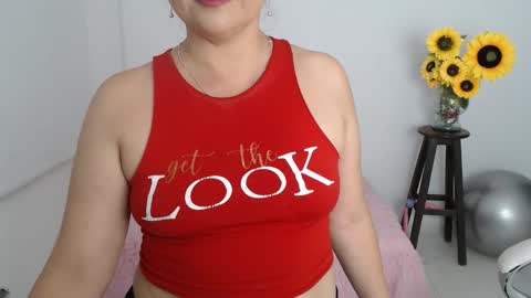 Snapshot of ana_hotmilfx chatting on 12.02.25 ANA online show from 12.02.25