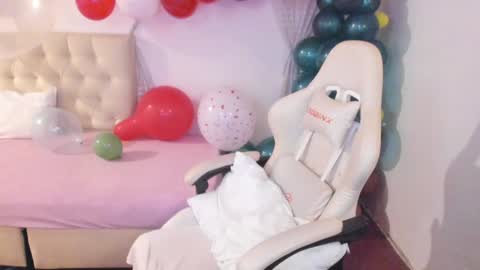 Im anna but you can call me as you want online show from 12.04.24