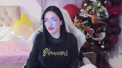 Im anna but you can call me as you want online show from 12.21.24