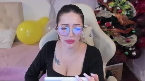 Im anna but you can call me as you want online show from 12.23.24