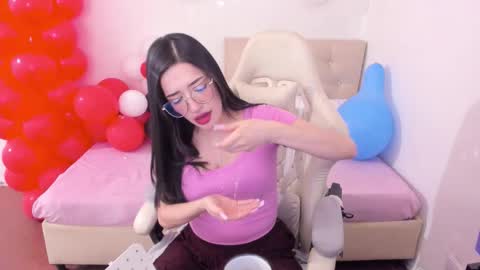 Im anna but you can call me as you want online show from 02.28.26