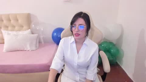 Im anna but you can call me as you want online show from 08.08.26