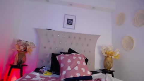 Snapshot of anaa_moon chatting on 12.21.24 Ana Moon online show from 12.21.24