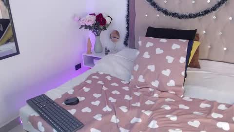 Snapshot of anaa_moon chatting on 12.24.24 Ana Moon online show from 12.24.24