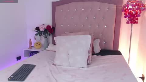 Snapshot of anaa_moon chatting on 09.15.25 Ana Moon online show from 09.15.25