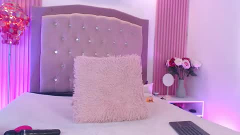 Snapshot of anaa_moon chatting on 02.14.26 Ana Moon online show from 02.14.26