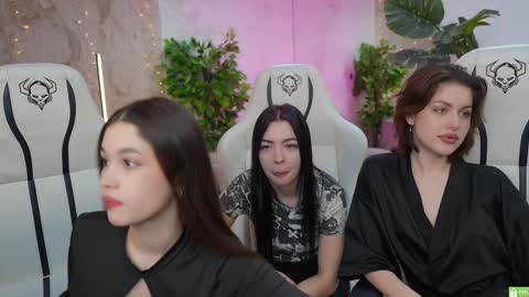 Snapshot of anabel2054 chatting on 01.24.25 Sweet girls online show from 01.24.25