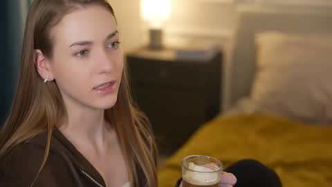 Snapshot of anabel2054 chatting on 03.01.25 Sweet girls online show from 03.01.25