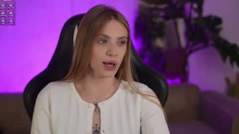 Snapshot of anabel2054 chatting on 10.08.25 Sweet girls online show from 10.08.25