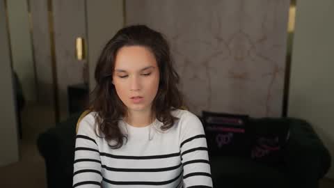 Snapshot of anabel2054 chatting on 11.14.25 Sweet girls online show from 11.14.25