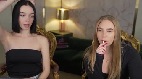 Snapshot of anabel2054 chatting on 11.18.25 Sweet girls online show from 11.18.25