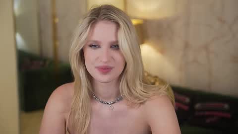 Snapshot of anabel2054 chatting on 12.04.25 Sweet girls online show from 12.04.25