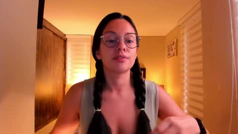 Snapshot of anabel_25 chatting on 01.19.25 Anabel online show from 01.19.25