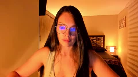 Snapshot of anabel_25 chatting on 03.12.25 Anabel online show from 03.12.25