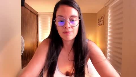 Snapshot of anabel_25 chatting on 03.12.25 Anabel online show from 03.12.25