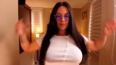 Snapshot of anabel_25 chatting on 09.24.25 Anabel online show from 09.24.25