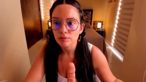 Snapshot of anabel_25 chatting on 11.04.25 Anabel online show from 11.04.25