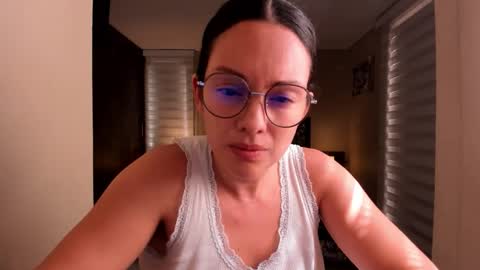 Snapshot of anabel_25 chatting on 12.16.25 Anabel online show from 12.16.25