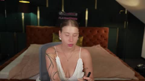 Snapshot of anabel_team054 chatting on 09.19.25 PLAYHARD054 online show from 09.19.25