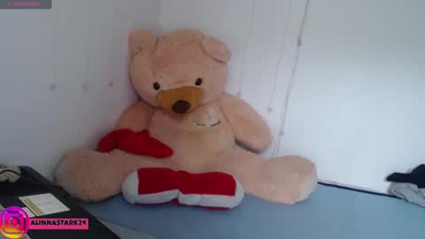 Snapshot of anahibrowns95 chatting on 02.24.25 Anahi Browns online show from 02.24.25