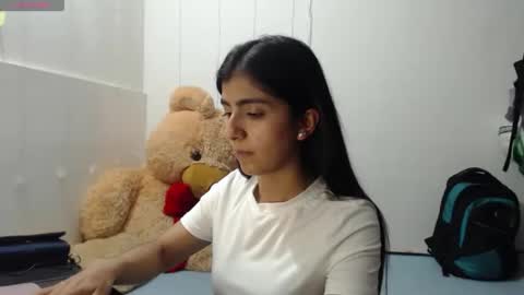 Snapshot of anahibrowns95 chatting on 12.01.25 Anahi Browns online show from 12.01.25