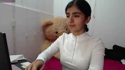 Snapshot of anahibrowns95 chatting on 12.15.25 Anahi Browns online show from 12.15.25