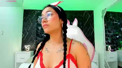 Snapshot of anaiaclarck chatting on 07.28.26 Im Sara online show from 07.28.26