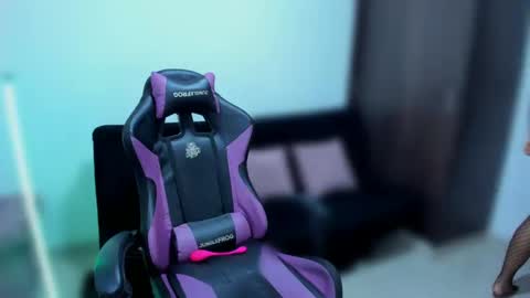      help me to get 100 thumps up  online show from 12.21.24