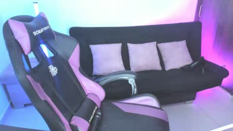      help me to get 100 thumps up  online show from 02.13.25