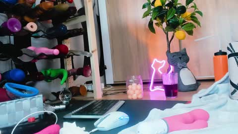       SING UP    JOIN FAN CLUB   FOLLOW     LIKE   online show from 12.12.24