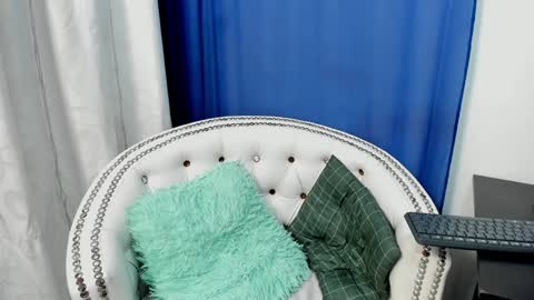 analia18  online show from 01.14.25