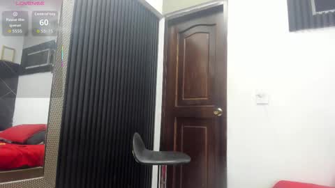 Analia smith online show from 10.04.25