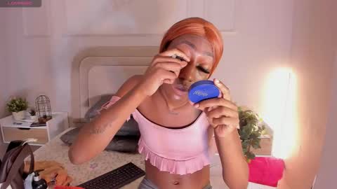 Snapshot of anamonroee chatting on 10.14.25 anamonroee online show from 10.14.25