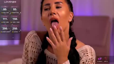 Snapshot of anarhodes chatting on 10.30.25 Anna online show from 10.30.25