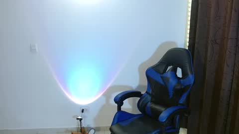 Snapshot of anarosse__ chatting on 12.14.24 ana 3 online show from 12.14.24