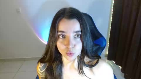 Snapshot of anarosse__ chatting on 12.18.24 ana 3 online show from 12.18.24