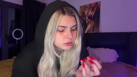 Snapshot of anasova chatting on 11.09.25 Ana online show from 11.09.25