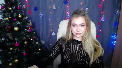 Snapshot of anastacyyellig chatting on 12.16.24 anastacyyellig online show from 12.16.24