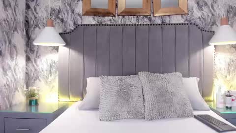 Mia online show from 09.25.25