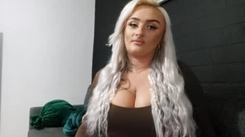 Snapshot of anastasiaamore chatting on 09.21.25 AnastasiaAmore online show from 09.21.25