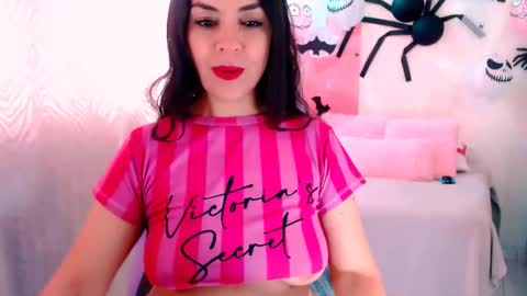Snapshot of anaughty_kitten chatting on 10.29.25 Tatiana I was Latingoddess69 online show from 10.29.25