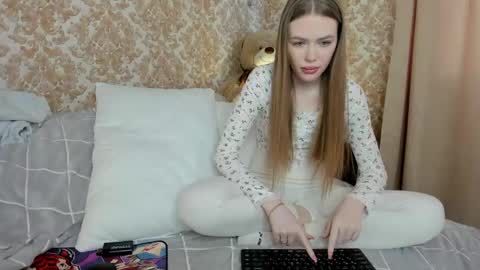 anayalowe online show from 04.22.26
