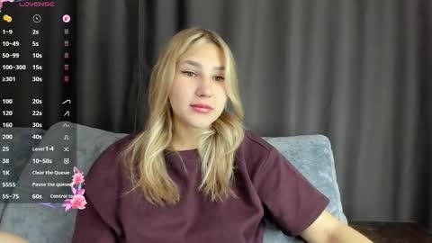 Snapshot of and1sa chatting on 10.21.25 Andisa online show from 10.21.25